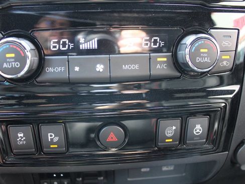 Used 2023 Nissan Titan PRO-4X w/ Pro-4x Convenience Package image 14