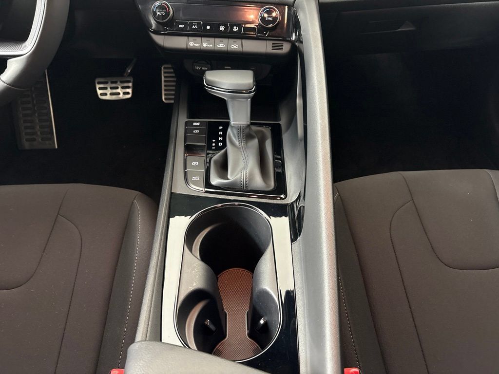 New 2025 Hyundai Elantra SEL FWD image 23
