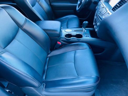 Used 2020 Nissan Pathfinder SL image 9