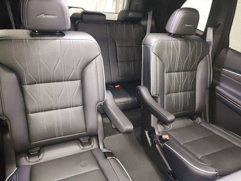New 2026 Buick Enclave Avenir w/ Super Cruise Package AWD/4WD image 10