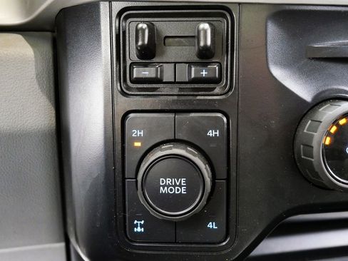 Used 2024 Ford F250 XLT w/ Black Appearance Package AWD/4WD image 28
