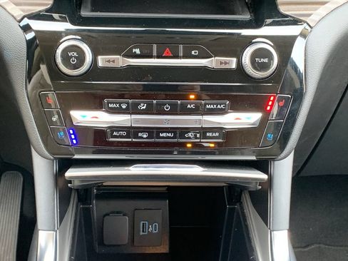 Used 2023 Ford Explorer Limited AWD/4WD image 19