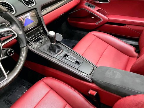 Used 2024 Porsche 718 Boxster RWD image 20
