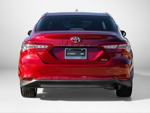 Used 2018 Toyota Camry XLE image 7