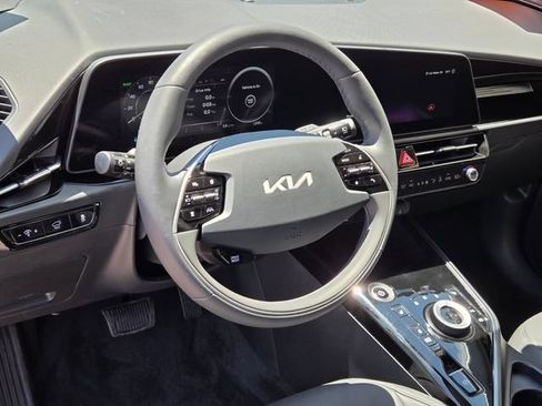 Used 2026 Kia Niro Wind w/ Wind Preserve Package FWD image 18