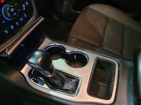 Used 2019 Jeep Grand Cherokee Laredo w/ Security & Convenience Group image 37