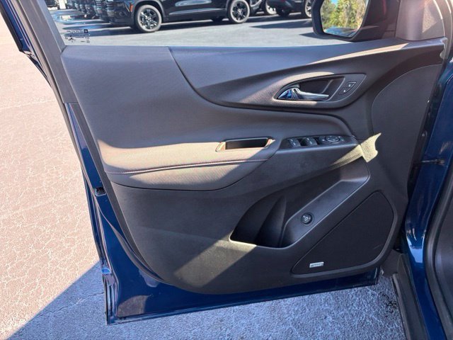 Used 2022 Chevrolet Equinox RS w/ RS Leather Package FWD image 12