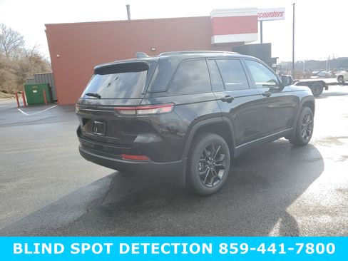 New 2025 Jeep Grand Cherokee Limited w/ Trailer Tow Package AWD/4WD image 4