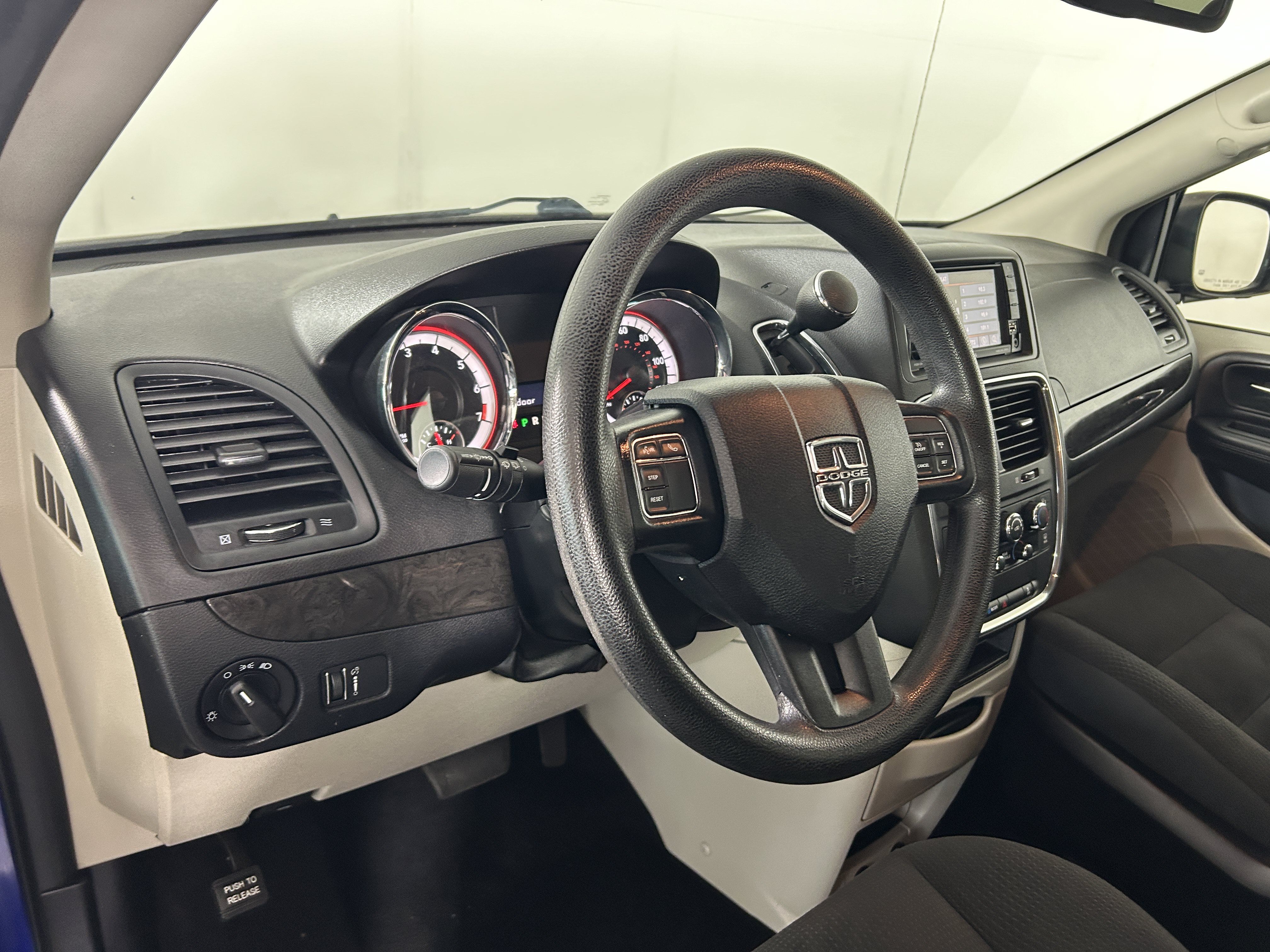Used 2019 Dodge Grand Caravan FWD image 12