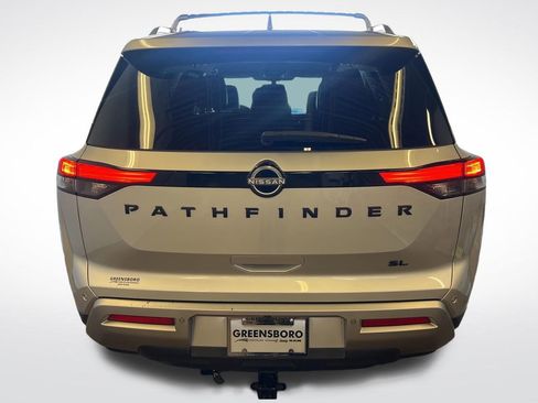 Used 2022 Nissan Pathfinder SL w/ Lighting Package (N92) FWD image 4