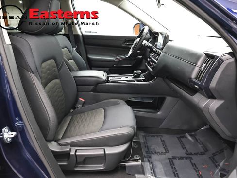 Used 2025 Nissan Pathfinder SV FWD image 24