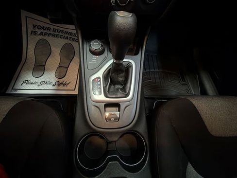 Used 2014 Jeep Cherokee Sport image 21