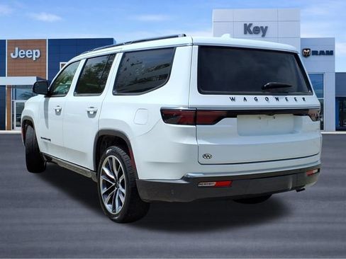 Used 2022 Jeep Wagoneer Series III w/ Premium Group I AWD/4WD image 3