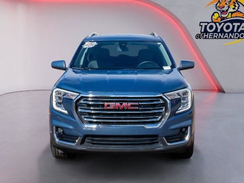 Used 2024 GMC Terrain SLT image 2