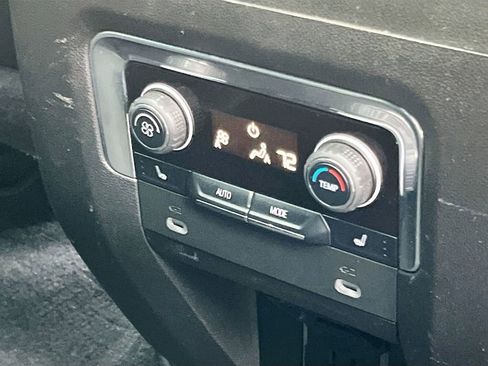 Used 2022 Chevrolet Tahoe Z71 w/ Luxury Package image 27