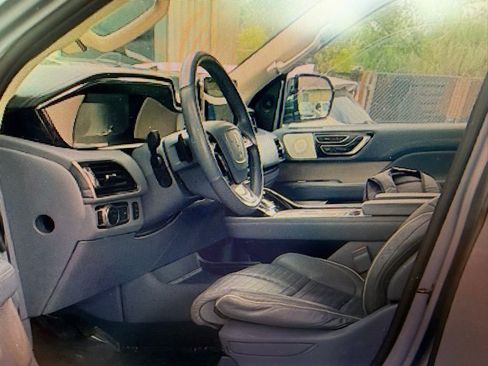 Used 2021 Lincoln Navigator Black Label w/ Cargo Convenience Package image 5