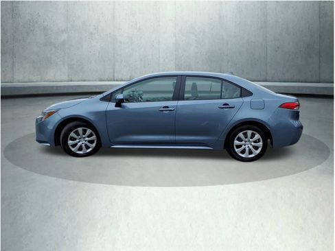 Used 2025 Toyota Corolla LE image 4