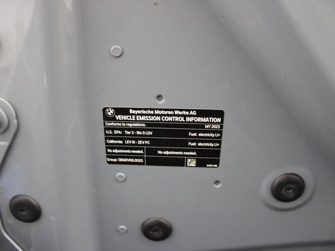 Used 2025 BMW i5 eDrive40i w/ M Sport Package image 42