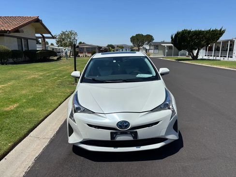 Used 2018 Toyota Prius Four w/ Advanced Technology Package FWD image 5