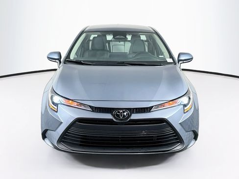 Used 2025 Toyota Corolla LE FWD image 2
