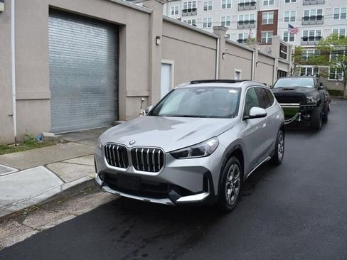 Used 2025 BMW X1 xDrive28i AWD/4WD image 3