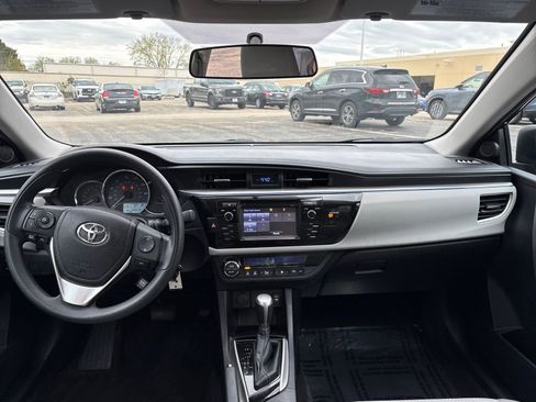 Used 2015 Toyota Corolla LE FWD image 12