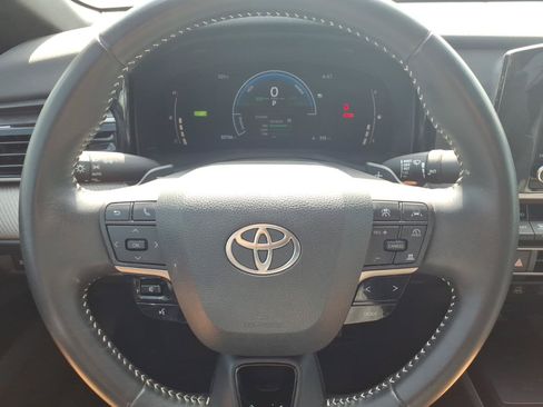 Used 2025 Toyota Camry SE w/ Convenience Package FWD image 12