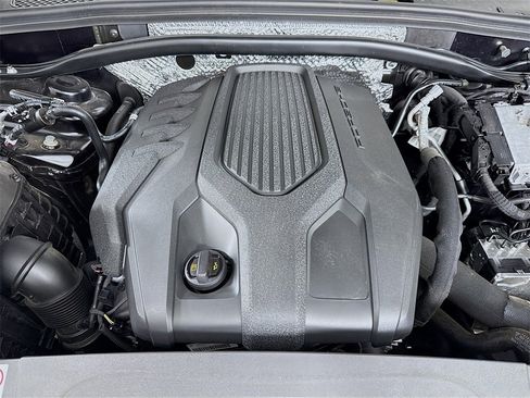 Certified 2025 Porsche Macan image 32