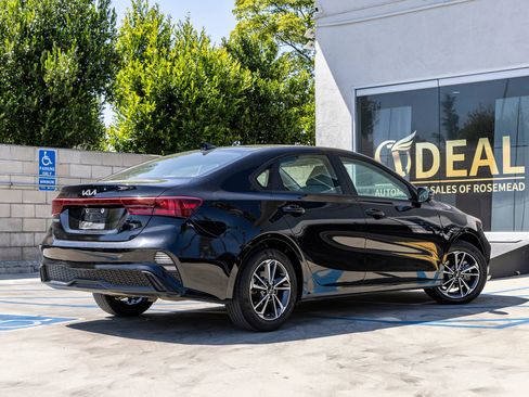 Used 2023 Kia Forte LXS w/ LXS Technology Package FWD image 10