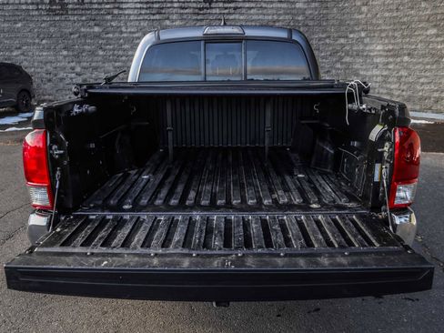 Used 2017 Toyota Tacoma SR5 image 18