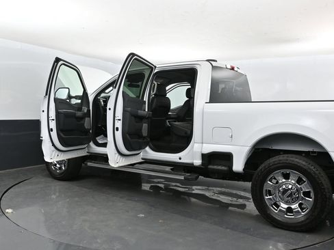 Used 2025 Ford F250 Lariat w/ Chrome Package AWD/4WD image 33