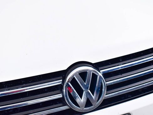 Used 2015 Volkswagen Passat 1.8T SE image 9