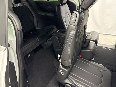 New 2026 Chrysler Pacifica Select image 34