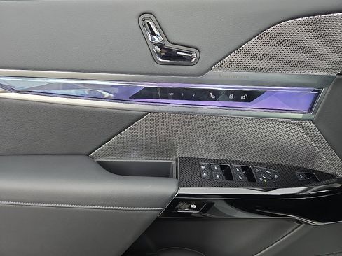 Used 2024 BMW i7 eDrive50 image 12