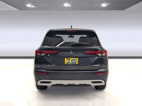 Used 2025 Mitsubishi Outlander SE image 8