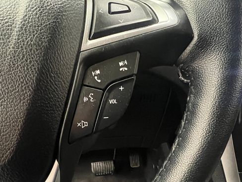 Used 2024 Ford Edge SEL image 36