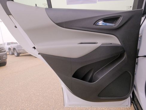 Used 2024 Chevrolet Equinox LT image 30