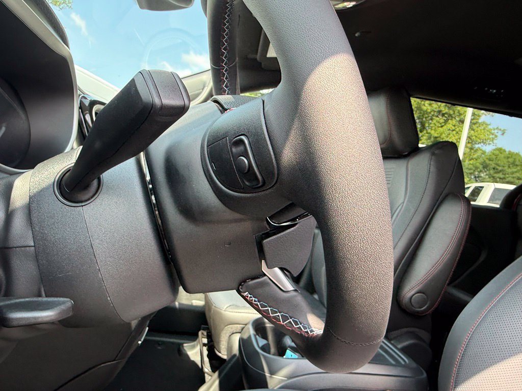 New 2027 Chrysler Pacifica Select FWD image 19