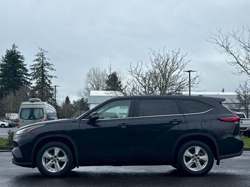Certified 2023 Toyota Highlander LE image 2