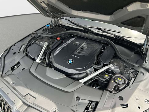 Used 2021 BMW 740i w/ M Sport Package RWD image 12