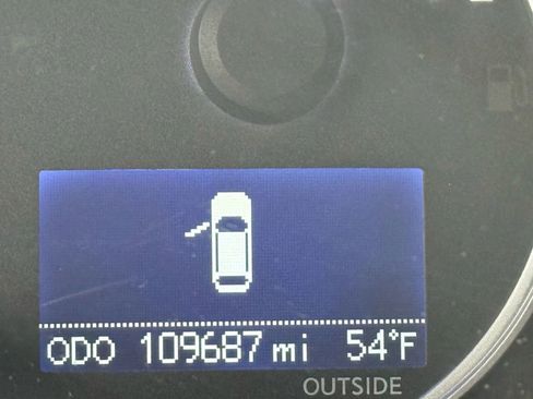 Used 2011 Lexus CT 200h Premium w/ Premium Audio Pkg image 19