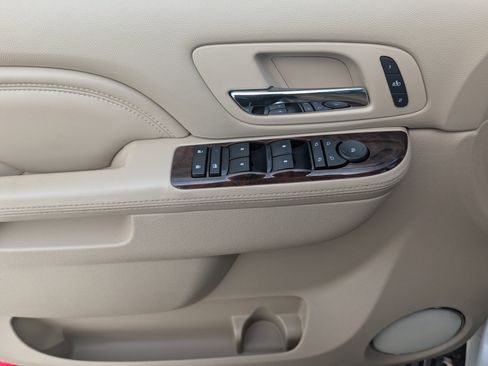 Used 2012 Cadillac Escalade Luxury image 10