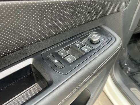 Certified 2025 Volkswagen Atlas Cross Sport SE image 13