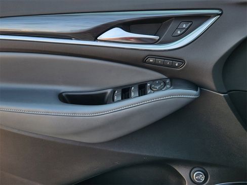 Used 2024 Buick Enclave Premium image 22