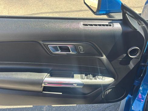 Used 2019 Ford Mustang Convertible RWD image 11