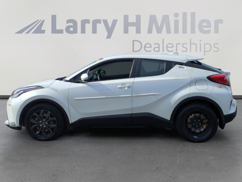Used 2020 Toyota C-HR LE image 2