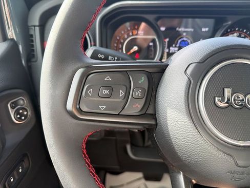 Used 2024 Jeep Gladiator Rubicon w/ Technology Group AWD/4WD image 35