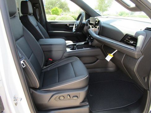 New 2025 Chevrolet Suburban Premier w/ Sun And Tow Package image 27