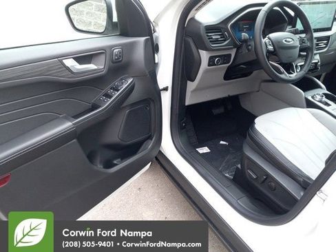 New 2025 Ford Escape SE w/ PHEV Premium Package FWD image 10
