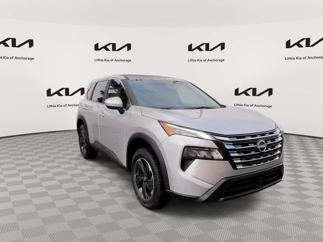 Used 2025 Nissan Rogue SV AWD/4WD image 2